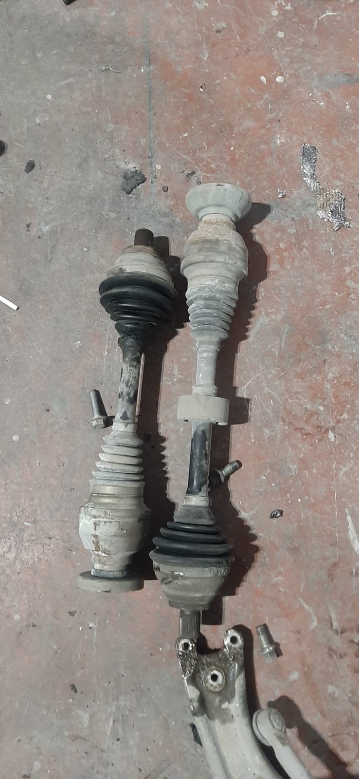5N0407764S 2010 MODEL TİGUAN 1.4 TSİ 4x4 SAĞ-SOL ÖN AKS 5N0407764S